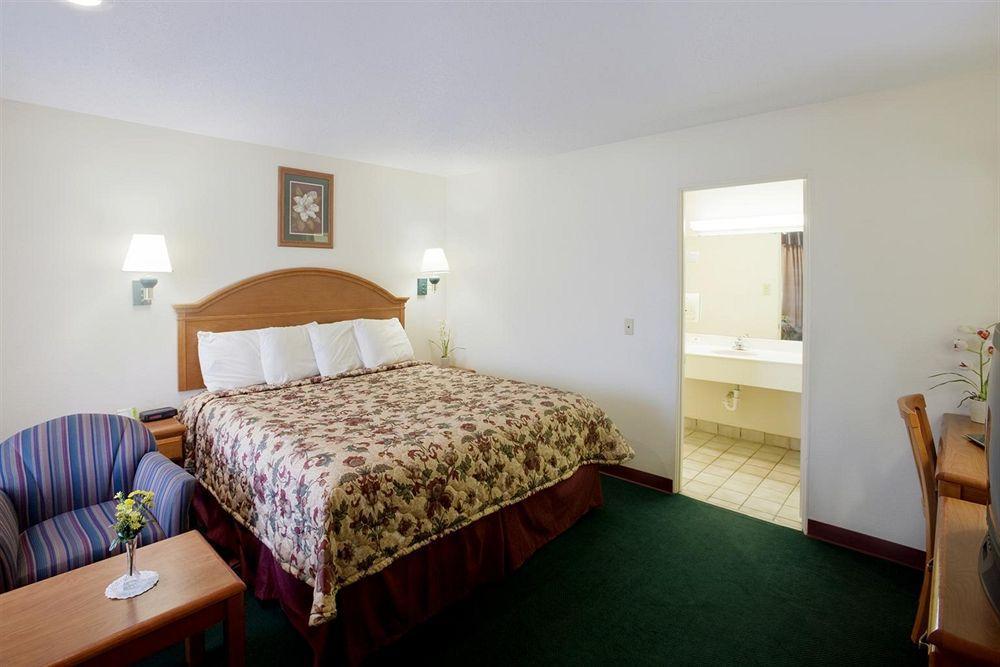 Americas Best Value Inn Lubbock East Cameră foto