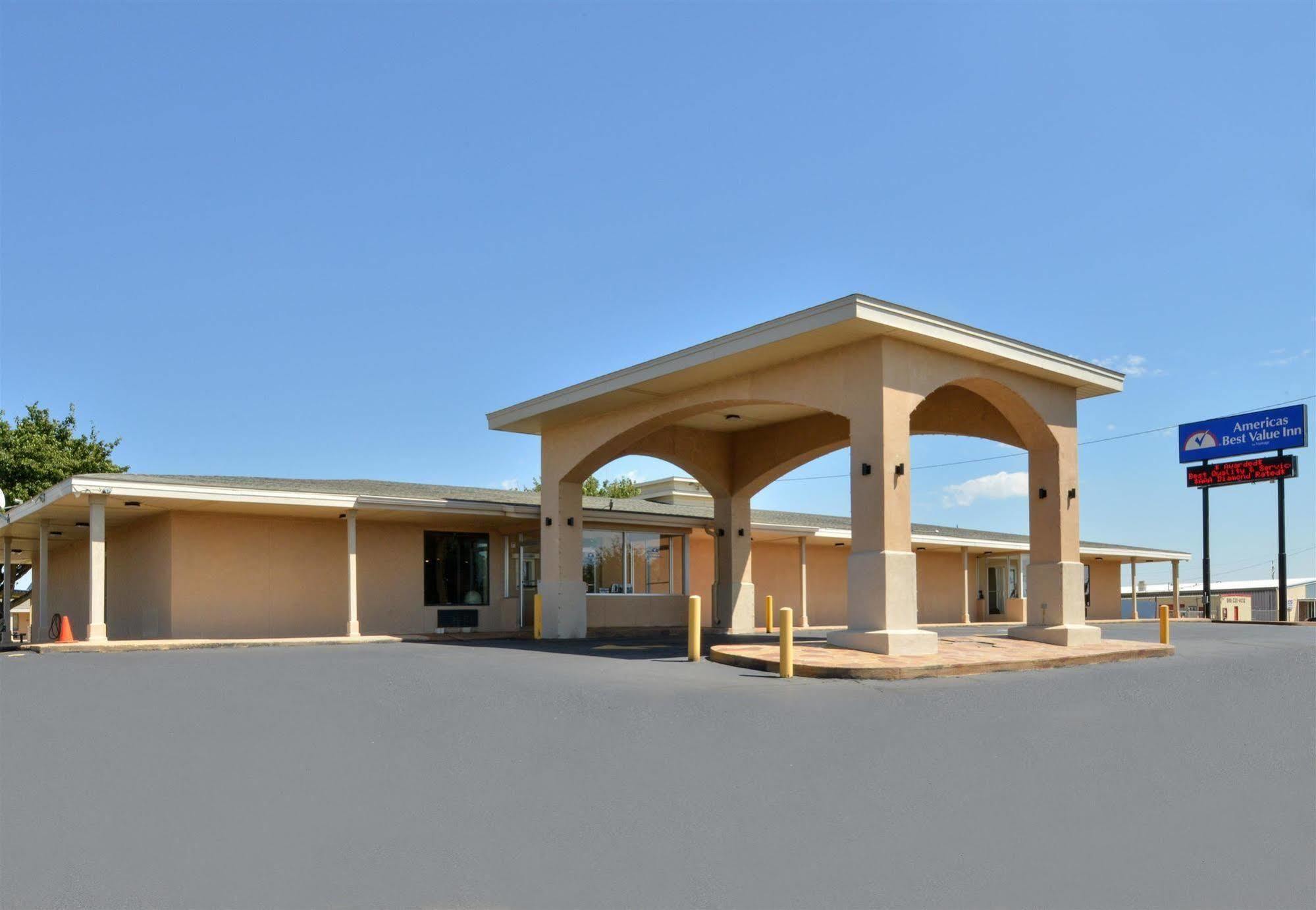 Americas Best Value Inn Lubbock East Exterior foto